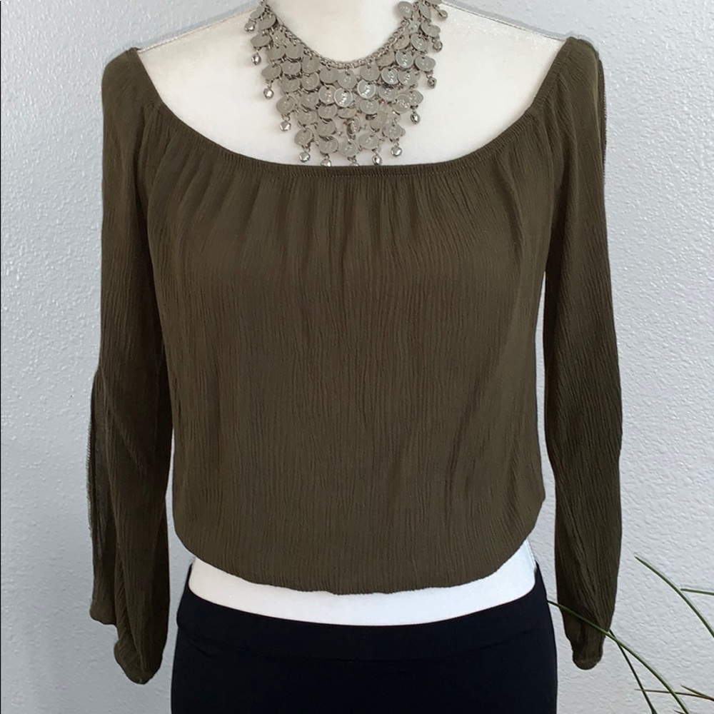 🛍️✨ Ambiance Off the Shoulder LS Crop Top
